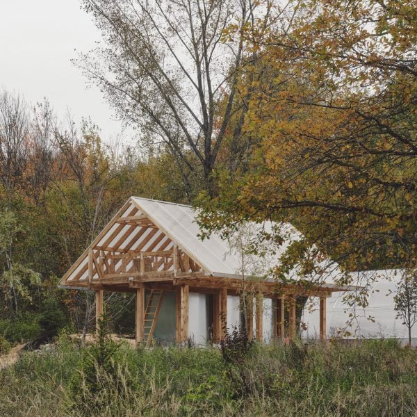 Atelier l'Abri سوله چوب شوکران در مونترال ایجاد می کند