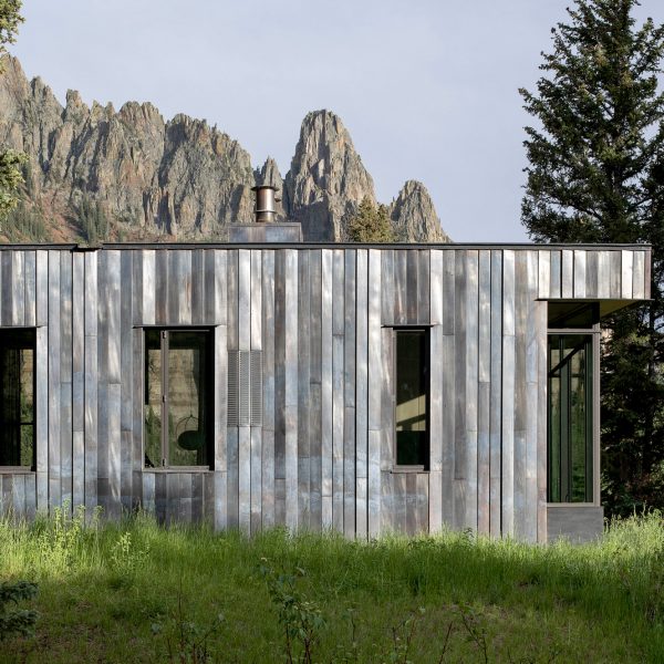 CCY Architects خانه کلرادو را با مس پتینه‌شده می‌پیچد